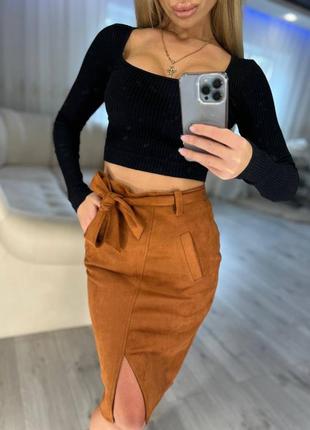 Женская замшевая юбка-карандаш с разрезом