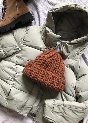 Тепла стильна шапка з об‘ємної пряжі. 100% вовна