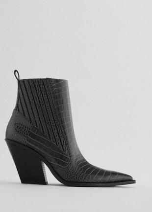 Ботинки казаки от zara
