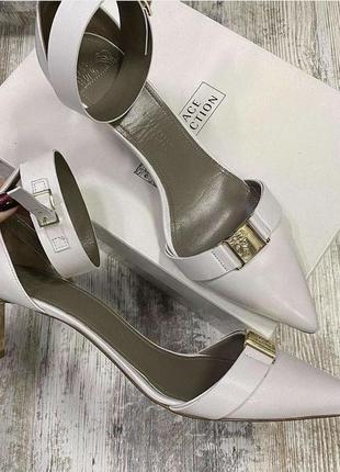 Нові босоніжки versace