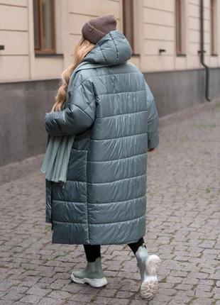 Зимнее длинное пальто пуховик на подкладке плащевка стеганное дутое с капюшоном накладные карманы поперечное5 фото