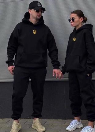 Женский и мужской костюм