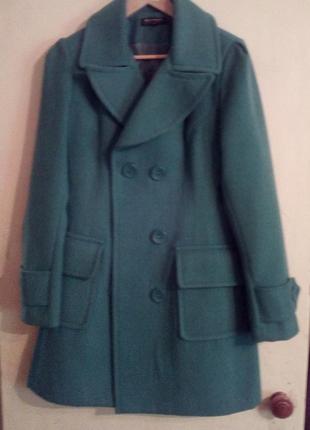 Пальто зелёного цвета1 фото