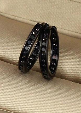 Сережки xuping jewelry одна доріжка з камінням бортики по краях із покриттям блек ган 1,7 см чорні3 фото