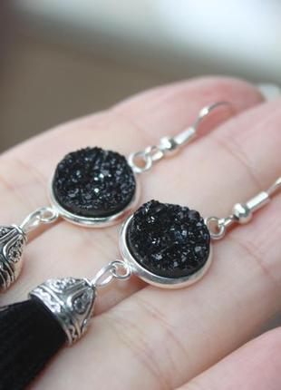 Сережки сережки кисті пензлика пишні чорні з красивим каменем3 фото