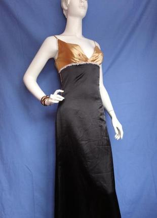 Вечірнє плаття для елегантної жінки