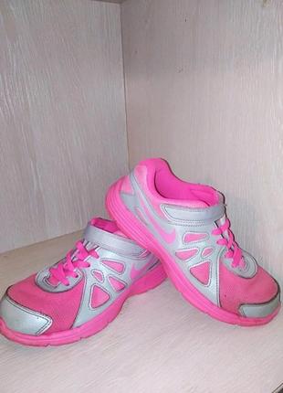 Гарні кросівки nike у відмінному стані