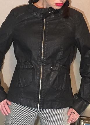 Брендовая легкая черная куртка1 фото