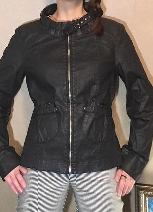 Брендовая легкая черная куртка3 фото