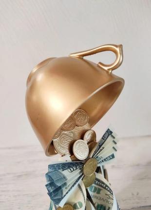 Сувенир статуэтка парящая чашка с золотым напылением и долларами ручная работа хенд мейд подарок4 фото