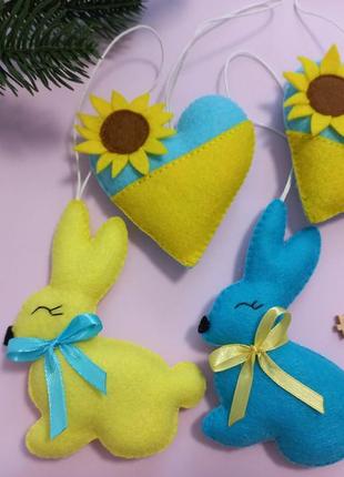 Новорічні патріотичні прикраси заєць кролик сердце новий рік подарунок