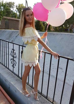 Нарядное платье с оборкой, кружево. лимонного цвета.