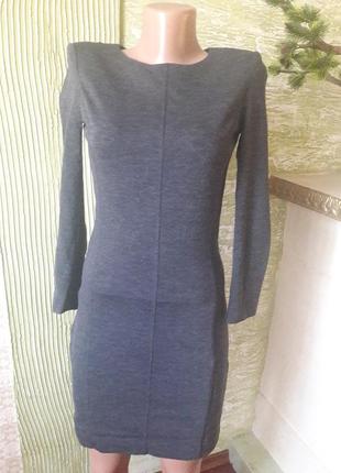 Тепле,відверту сукню .