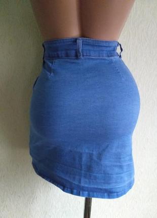 Джинсовая мини юбка. супер-стрейчевая. застежка спереди. королевский синий, голубой неон.4 фото