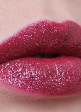 Сяюча помада wet'n wild silk finish lipstick e522a dark wine3 фото