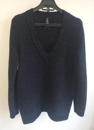 Теплий світер з vобразним глубоким вирізом