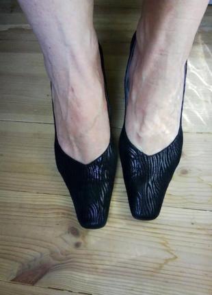 38р красивые винтажные чёрные замшевые туфли в принт pierre cardin ❤️5 фото
