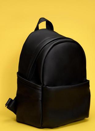 Жіночий рюкзак чорний