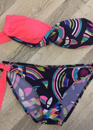 Яскравий купальник