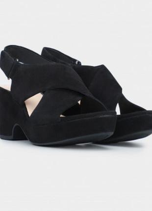 Босоножки на танкетке clarks