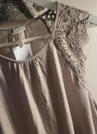 Базовая бежевая футболка кружево