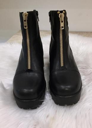 Нові.черевики шкіряні люкс бренду vagabond leather gold zip boots оригінал. 39р.зі свіжих колекцій.