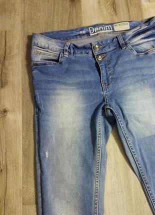 Стильные джинсы skinny с потертостями5 фото