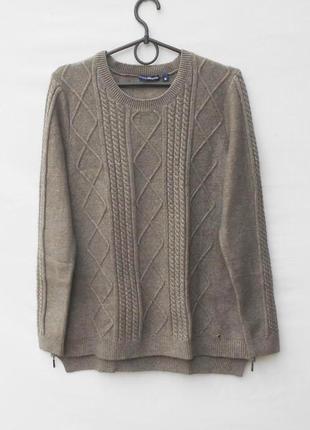 Оригинальный теплый свитер с косами