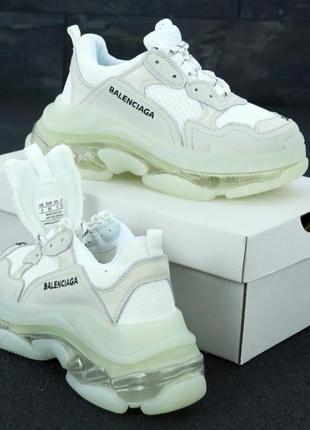 Кроссовки  triple s