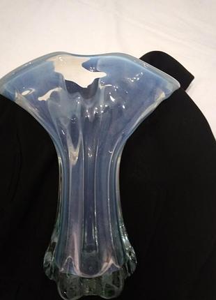 Ваза для цветов из гутного стекла (винтаж)