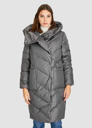 Stradivarius объемный тёплый натуральный пуховик.
