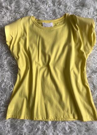 Футболка с плечиками