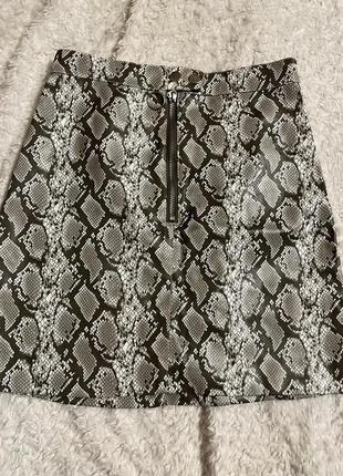 Юбка у змеиный принт divided