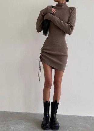 Платье модное женское облегающее трикотажное в рубчик с длинным рукавом1 фото
