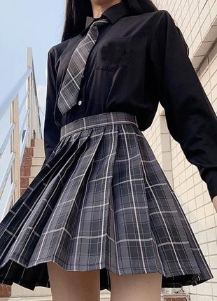 Картата краватка на темному сірому ремінці в клітинку чорний шкільна форма