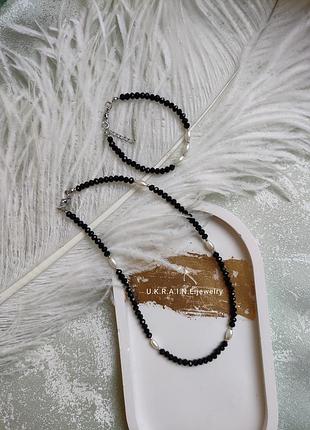 Комплект з чокеру та браслету з чорних гранених намистин та скляних перлин
