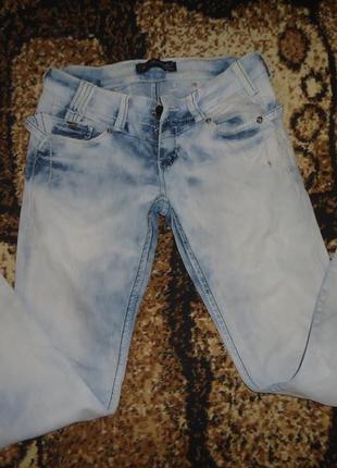 Фірмові джинси