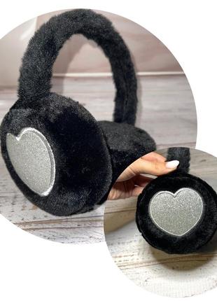 Теплі хутряні навушники чорні з серцями1 фото