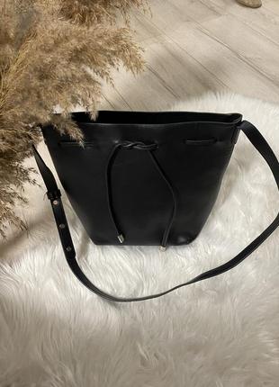 Черная сумка под дизайн рюкзака