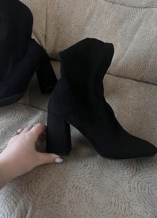 Ботинки замшевые черные boohoo