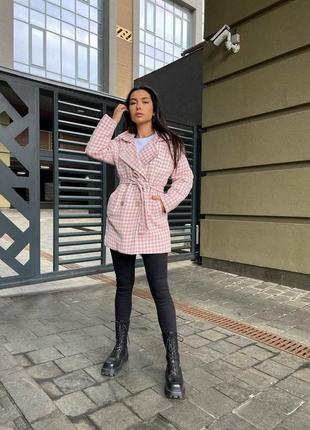 Елегантне жіноче пальто