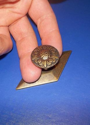Кнопка бронза квітка на планці