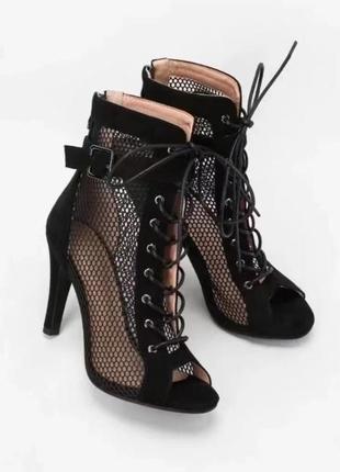 Взуття для танців high heels. висота підбору 9 см.