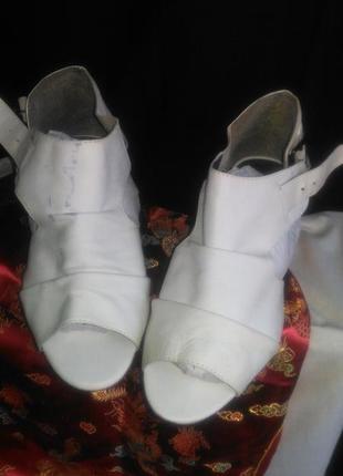 Хорошие босоножки