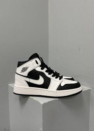 Кросівки nike air jordan 1 retro mid tuxedo1 фото