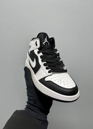 Кросівки nike air jordan 1 retro mid tuxedo6 фото