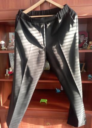 Брюки чорні