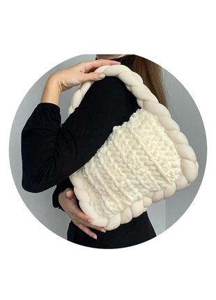 Плюшева трендова сумочка dolce молочного кольору.