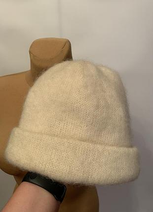 Тепла вовняна шапка натурального кольору