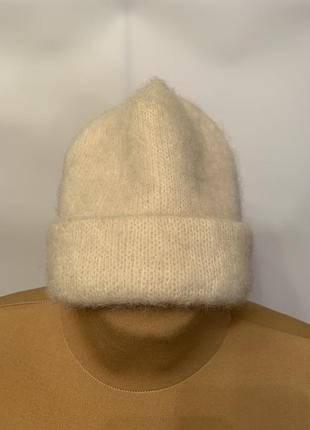 Теплая шерстяная шапка натурального цвета2 фото